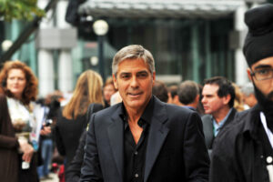 George Clooney ‘The Department’ dizisini yönetecek!